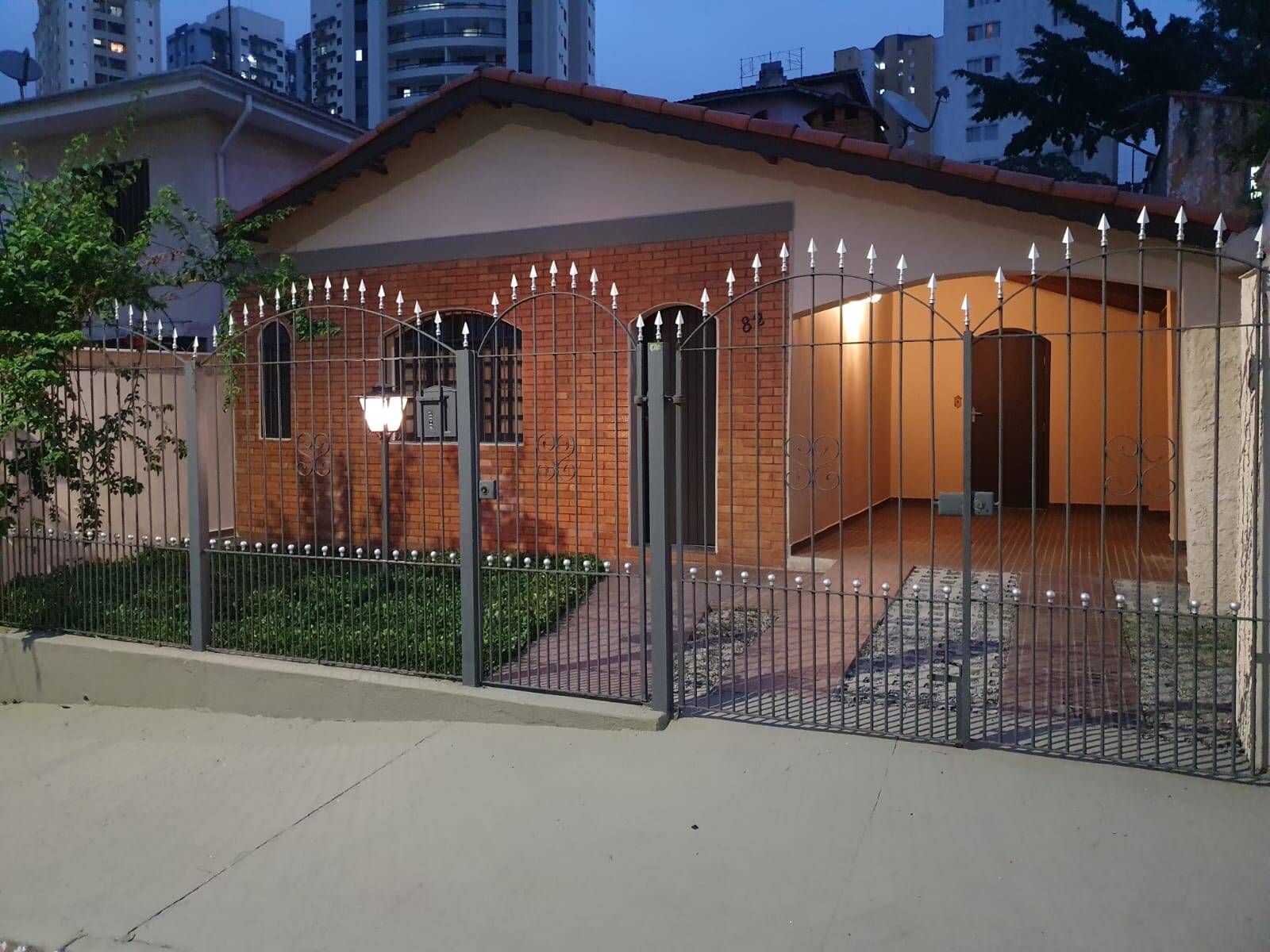 Casa para alugar com 3 quartos, 150m² - Foto 2