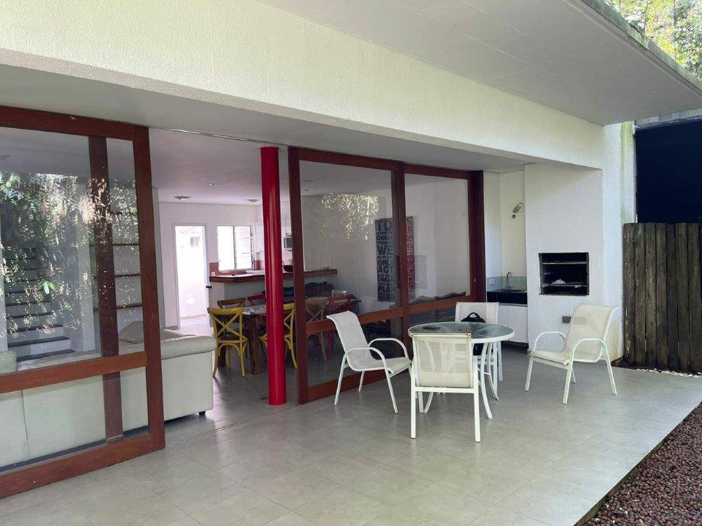 Casa, 4 quartos, 225 m² - Foto 2