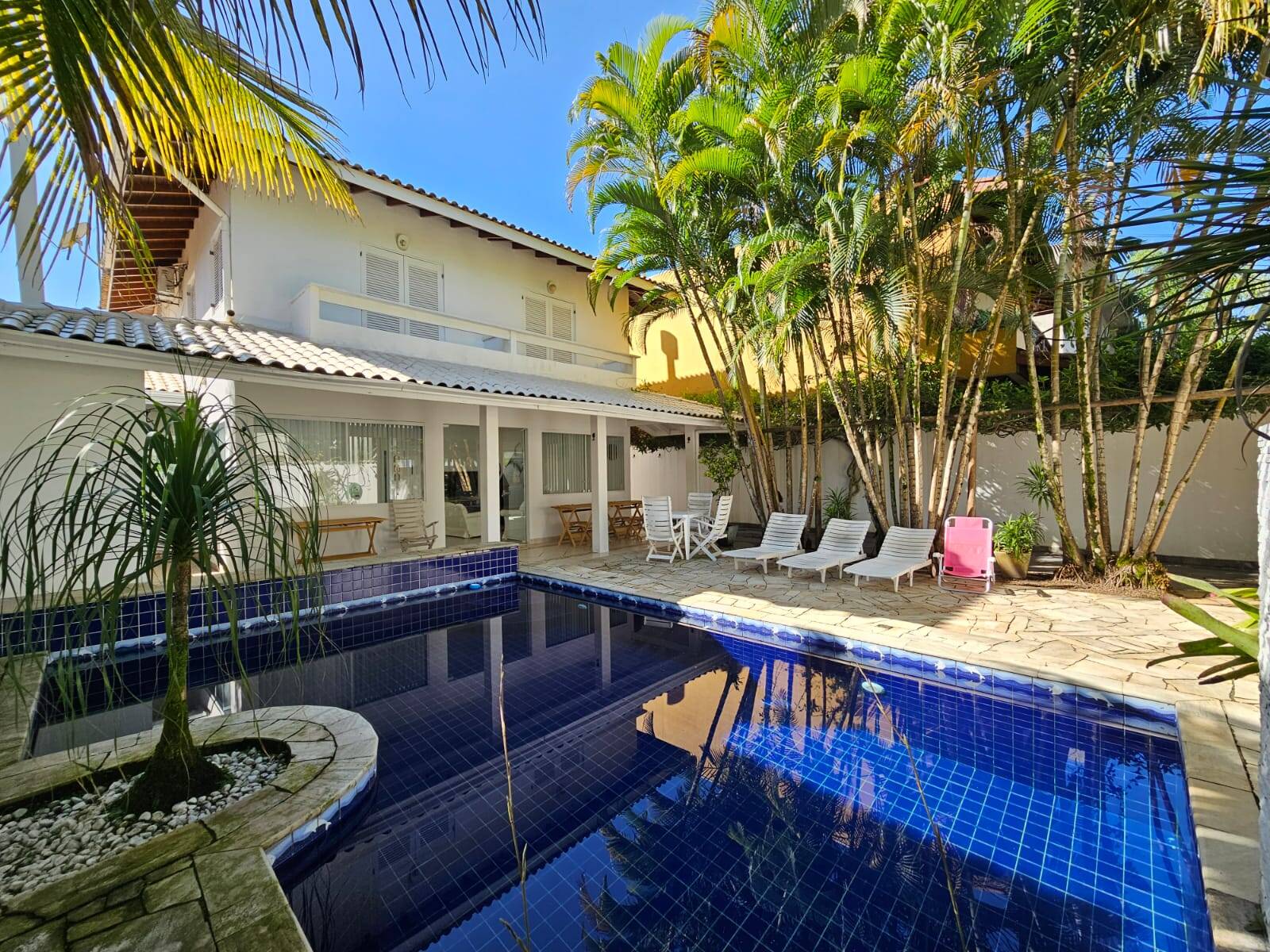 Casa, 4 quartos, 202 m² - Foto 1