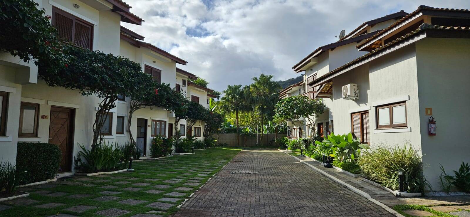 #1215 - Casa para Venda em São Sebastião - SP