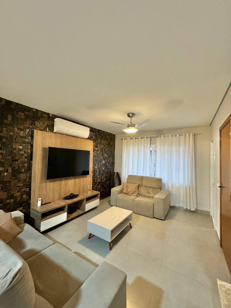 #1563 - Casa para Locação em São Sebastião - SP