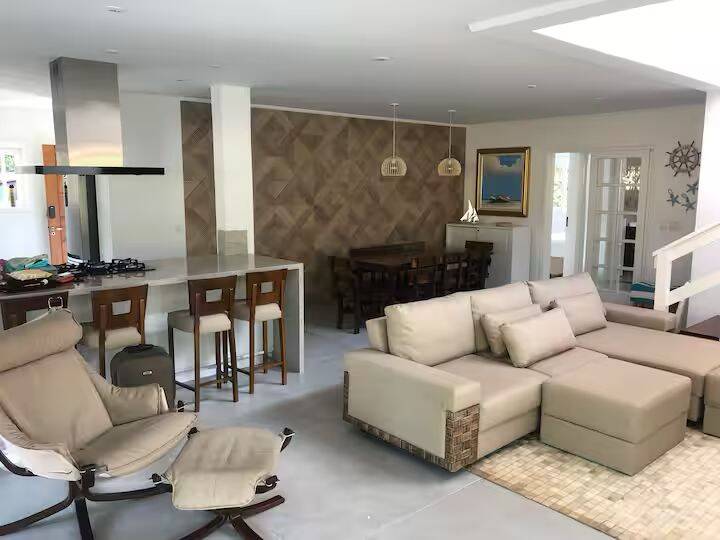 #1596 - Casa para Venda em São Sebastião - SP