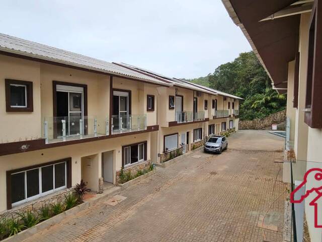 #1320 - Casa para Venda em São Sebastião - SP