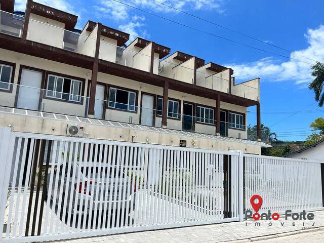 #1228 - Casa para Venda em São Sebastião - SP