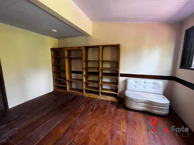 #1421 - Casa para Venda em São Sebastião - SP